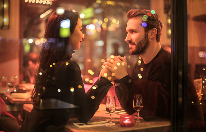 Comida mais cara do mundo Casal em jantar luxuoso