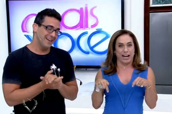 Cissa Guimarães entrega que André Marques ganhou na Mega da Virada André Marque e Cissa Guimarães no programa Mais Você